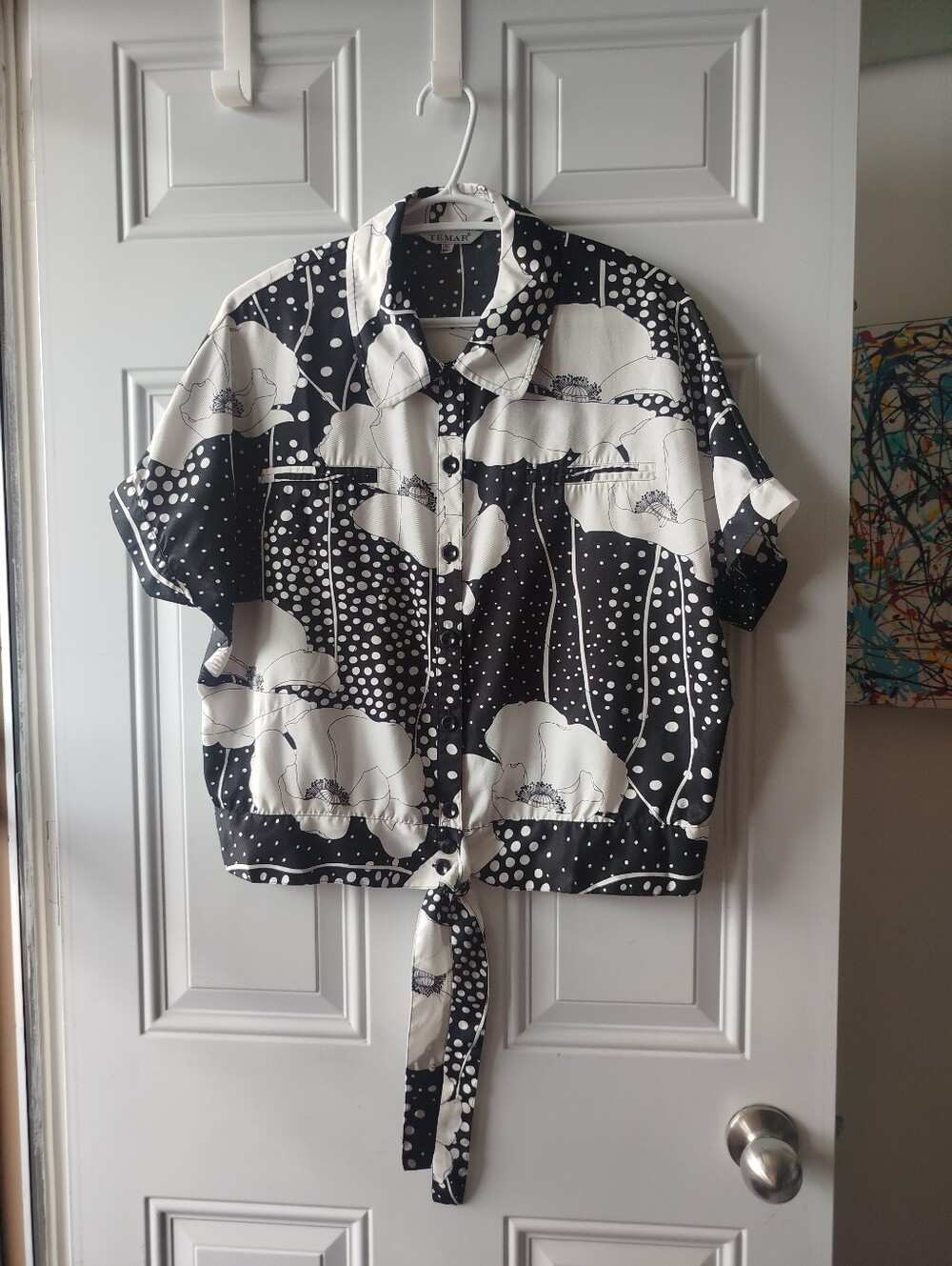 Black & White Floral Button-Up Tie-Hem Shirt